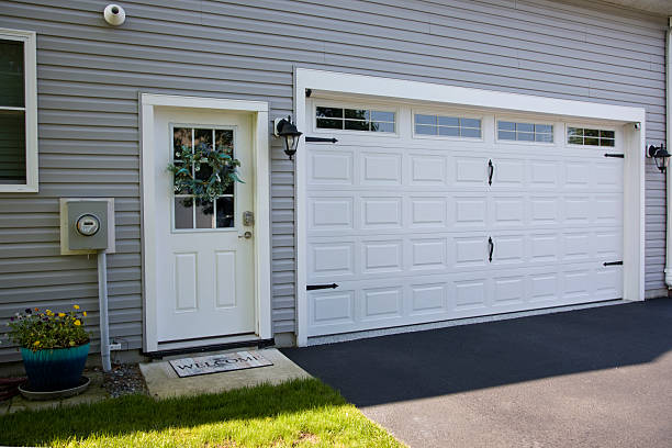 24/7 Emergency Garage Door Panel Replacement experts in Newburgh, IN